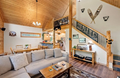 Snoqualmie Pass House | Secluded Cabin w/Hot Tub & Sauna in Snoqualmie