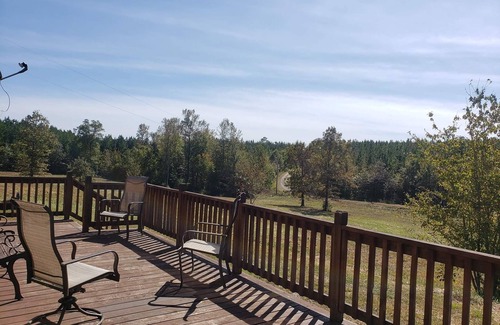 Hatton Cabin | Secluded Cabin with Deck Near Cossatot River - 10/10 Rating