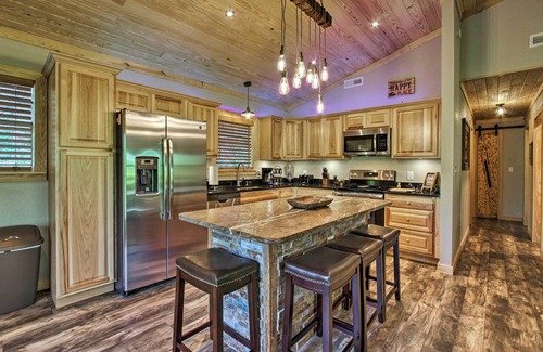 Pigeon Forge Cabin | Tranquil Cabin with Hot Tub, Near Pigeon Forge Attractions