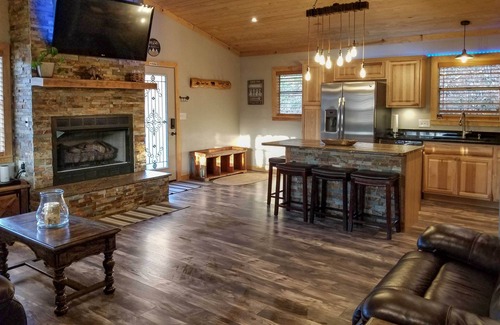 Pigeon Forge Cabin | Tranquil Cabin with Hot Tub, Near Pigeon Forge Attractions