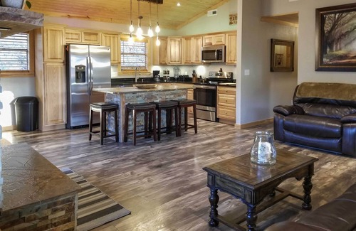 Pigeon Forge Cabin | Tranquil Cabin with Hot Tub, Near Pigeon Forge Attractions