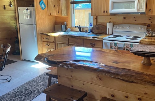 Idlewild House | Serene Cabin Retreat Near Tranquil Lake - Guest Rated 10/10
