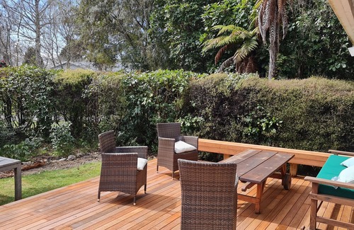 Hatepe Cottage | Cozy Kiwi Bach with Lake Views & Pet-Friendly Amenities