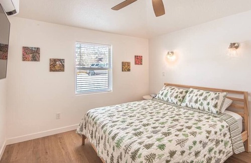 Samak House | Secluded Cottage at the Gateway to the Uintah Mts.