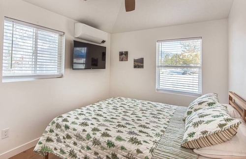 Samak House | Secluded Cottage at the Gateway to the Uintah Mts.