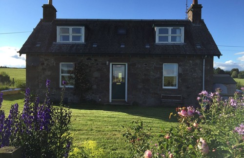 Murthly House | Tranquil Cottage Retreat in Picturesque Countryside Setting