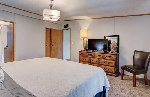 Norman Cabin | Secluded cottage on 10 acres with hot tub