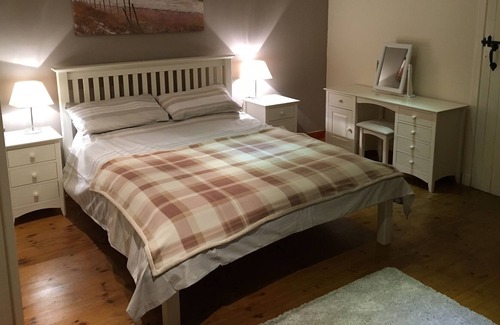 Brough Cottage | Cozy Cottage with Panoramic Sea View & Spa Retreat