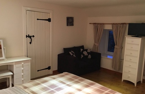 Brough Cottage | Cozy Cottage with Panoramic Sea View & Spa Retreat