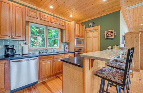 Wedowee House | Ideal Lake Wedowee Getaway with Game Room & Hot Tub
