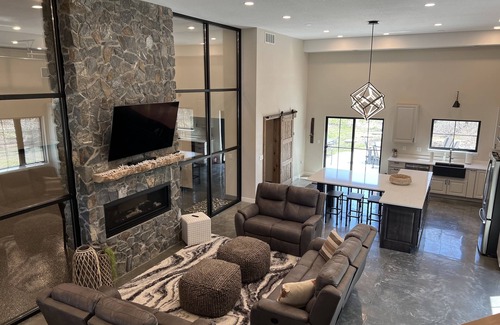 Roosevelt House | Cozy Shouse Retreat by the Lake - Guest Rated 10/10