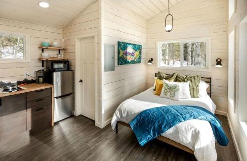 Chugiak House | Secluded Cozy Wooden Cabin in Anchorage, Alaska