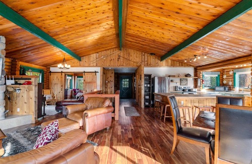 Leavenworth House | Idyllic Log Home Retreat with Breathtaking Views & Spa