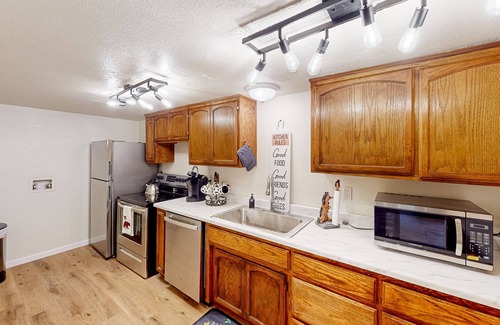 Greater Sacramento House | Secluded Dog-Friendly Home Near American River with Firepit