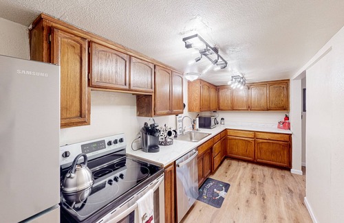 Greater Sacramento House | Secluded Dog-Friendly Home Near American River with Firepit