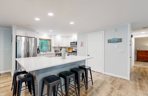 Readfield House | Secluded Beachfront Retreat with Lake Access & Pet-Friendly