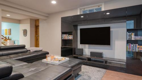 Austerlitz House | Secluded Sunny Pond Estate with Private Gym & Theater