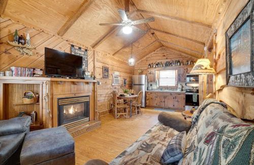 Dahlonega House | Cozy Family Retreat in Dahlonega with Relaxing Hot Tub
