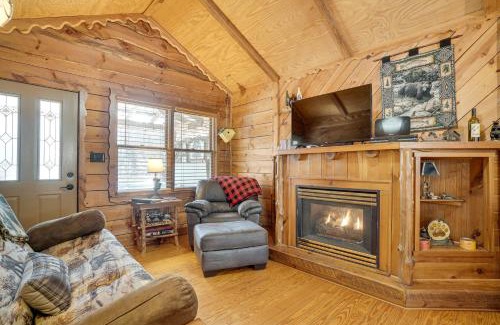 Dahlonega House | Cozy Family Retreat in Dahlonega with Relaxing Hot Tub