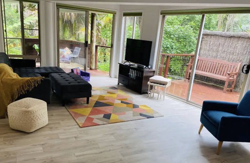 Newport House | Family-Friendly Treehouse Just Minutes from Bungan Beach