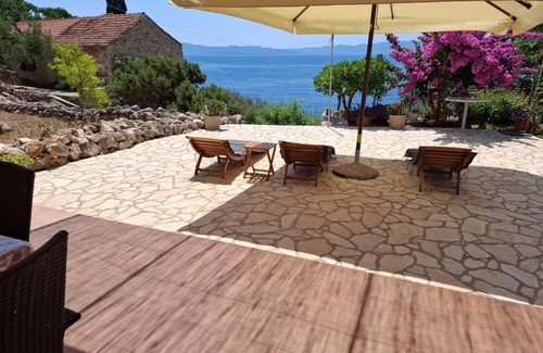 Gdinj House | Idyllic Fisherman's Cottage with Oceanfront Views in Hvar