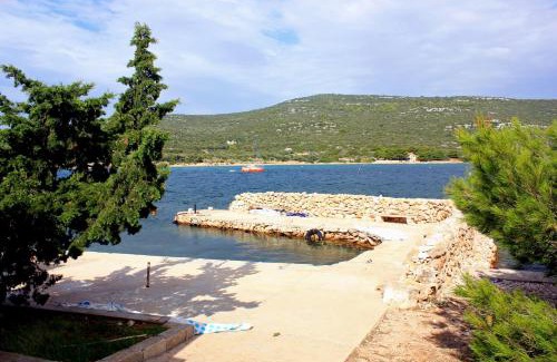Kraj House | Secluded Fisherman's Cottage in Cove Ladjin, Pasman