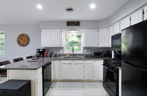 Hedgesville Cabin | Secluded Forest Retreat w/Game Room, Fire Pit & Near Hiking + Spas