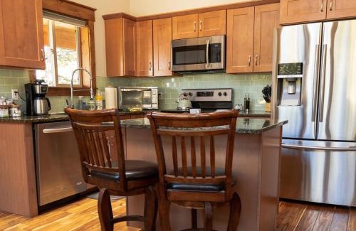 Fairplay House | Secluded Fully Stocked Family Friendly Cabin
