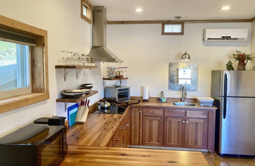 Jones Mills Cottage | Serene Escape at Lake Catherine: Kayaks, Fishing & Spa