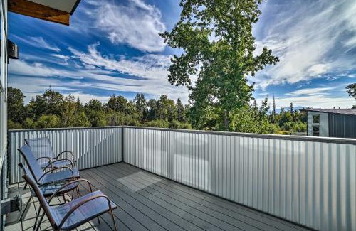Fritz Creek House | Relaxing Retreat Steps from Fritz Creek with Deck Access