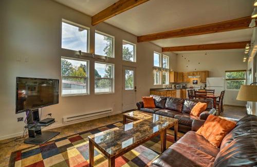 Fritz Creek House | Relaxing Retreat Steps from Fritz Creek with Deck Access