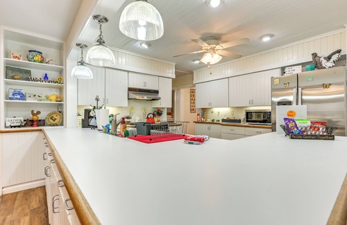 Pine Mountain Valley Cabin | Cozy Hamilton Cabin Retreat with Private Lake & Spa