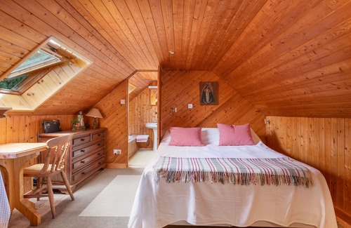 Caragh Other | Idyllic Retreat by the Lake with Spa and Scenic Views