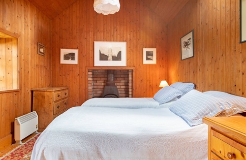 Caragh Other | Idyllic Retreat by the Lake with Spa and Scenic Views