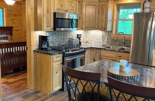 Hayward Cabin | Tranquil Hayward Cabin with Kitchen & Breakfast Included