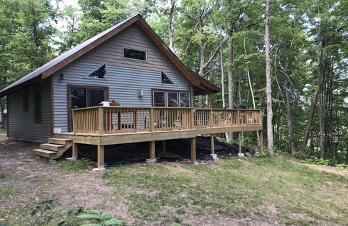 Hayward Cabin | Tranquil Hayward Cabin with Kitchen & Breakfast Included