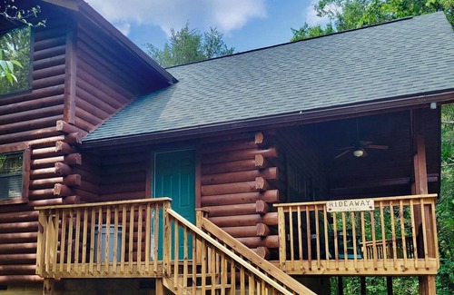 Eureka Springs Cabin | Idyllic Cabin Retreat with Jacuzzi and Wrap-Around Deck