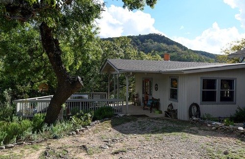 Vanderpool House | Relaxing Retreat near Lost Maples Park with Private River Access