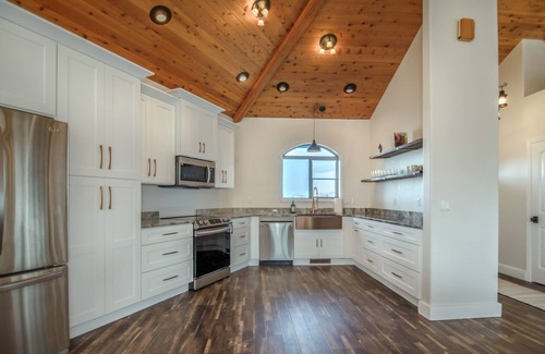 Dewey House | Secluded Hilltop Retreat with 360 Views Near Prescott
