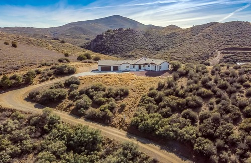 Dewey House | Secluded Hilltop Retreat with 360 Views Near Prescott