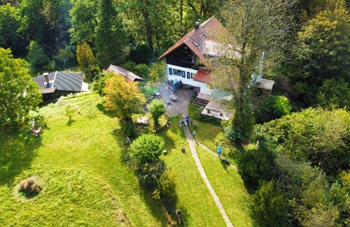 Odenwald House | Idyllic Retreat for Nature Lovers with Fireplace & Lake View