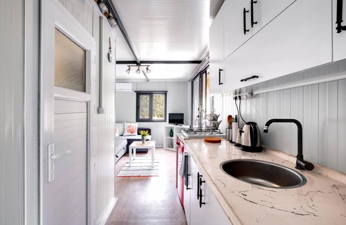 Bodrum House | Serene Retreat with Nature Views, BBQ & Garden Access