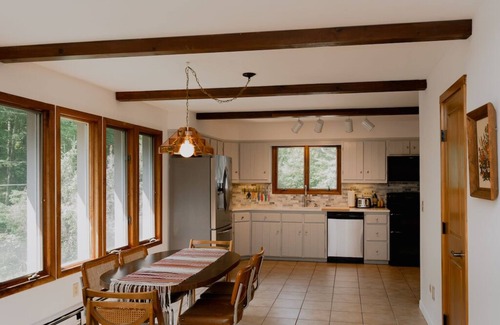 New Paltz House | Idyllic Retreat at Shawangunk Ridge with Spa & Hot Tub