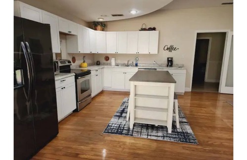 Candler House | Tranquil Retreat in the Heart of the City - Pet Friendly