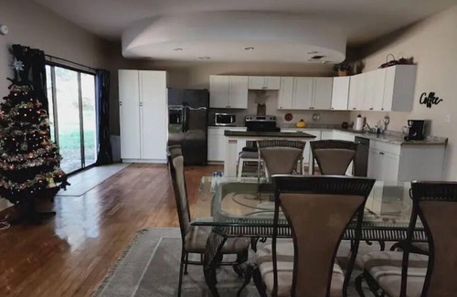 Candler House | Tranquil Retreat in the Heart of the City - Pet Friendly