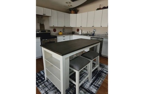 Candler House | Tranquil Retreat in the Heart of the City - Pet Friendly