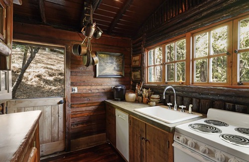 Mill Valley Cabin | Idyllic Cabin Retreat in Town: Family-Friendly Escape
