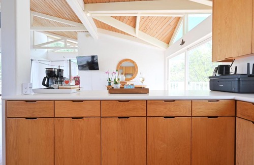 Kehena Beach Estates House | Elegant Jungle Penthouse with Rooftop Deck and Ocean View