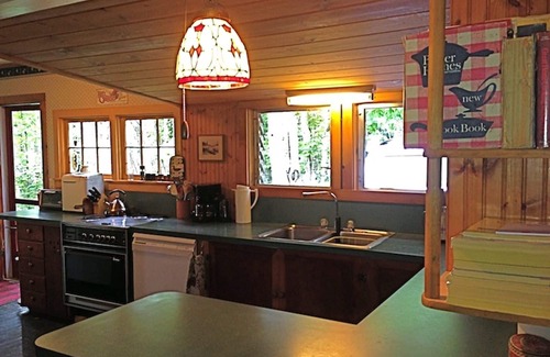 Lake Ann House | Idyllic Lake Ann Cottage: Pet-Friendly Retreat Near Traverse City