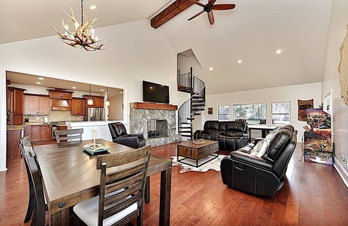 Willard House | Explore Secluded Lodge: Hot Tub, Ping Pong & Pedalboats